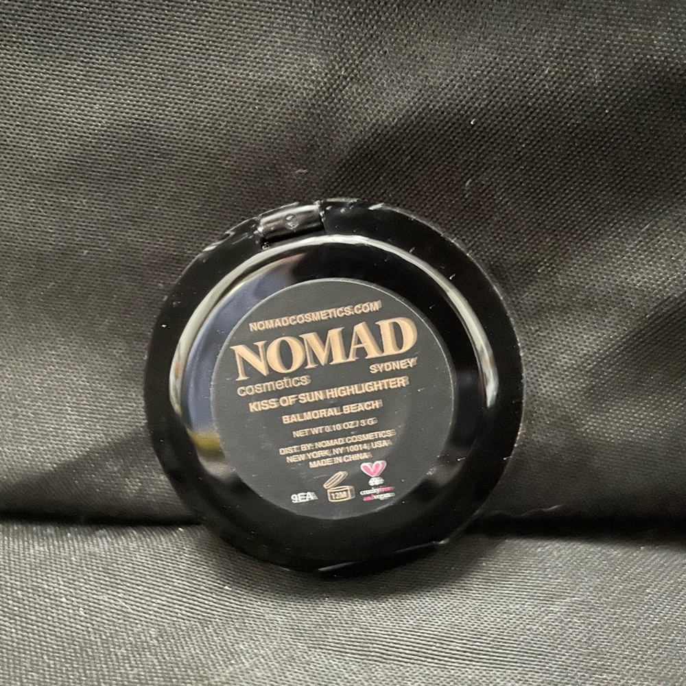 Blush - Picture 3 of 3